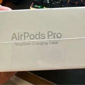 airpod pros BRAND NEW!!!!!🍎🍎